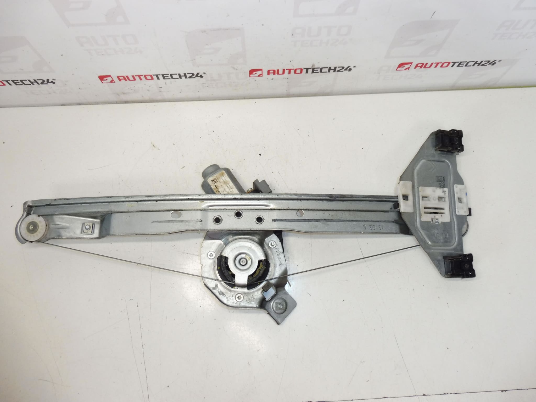 Citroën C3 II A51 9222FQ механизъм за издърпване на предния десен прозорец - Image 2