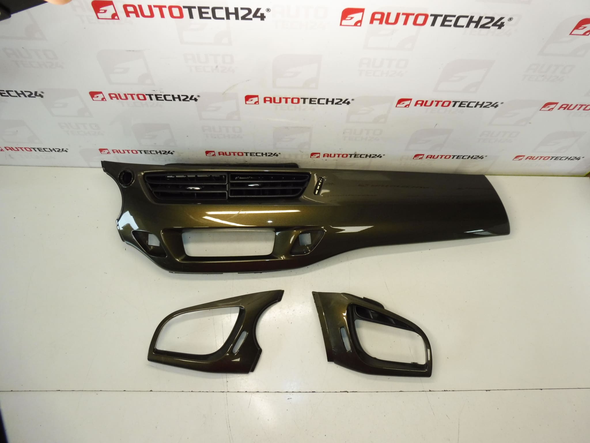 Citroen C3 II A51 Комплект за табло 9685748677 96857498ZD 96857501ZD