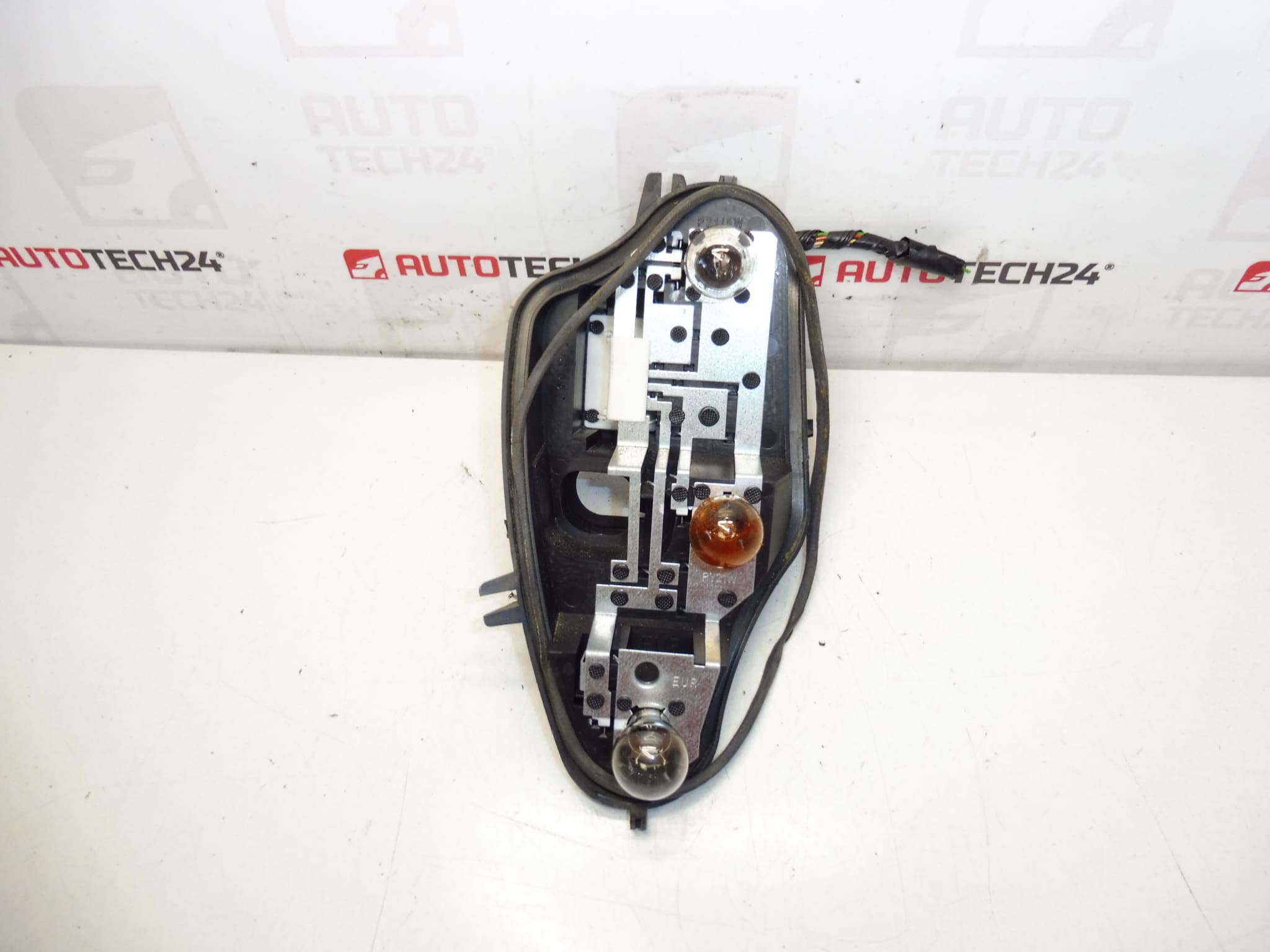 Калник задна дясна лампа Citroën C3 II 6351KQ