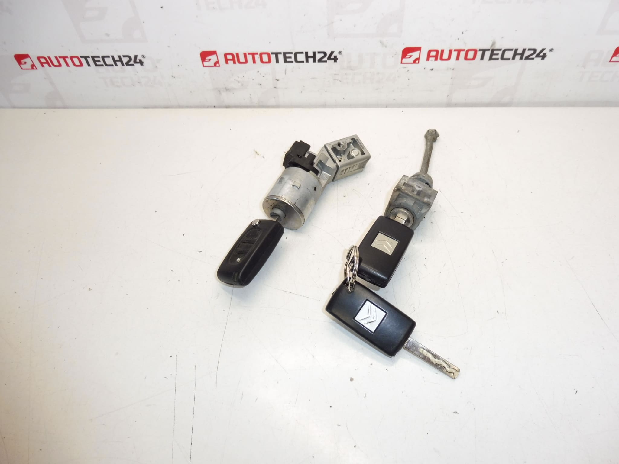 Комплект ключалки и 3 ключа Citroën Peugeot 4162KF 4162KC