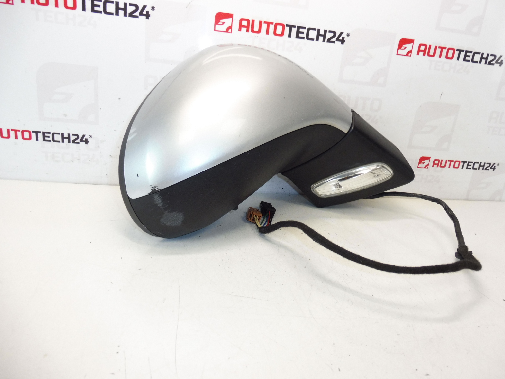 Дясно странично огледало Peugeot 207 EZRC 96806501XT 8149ZH