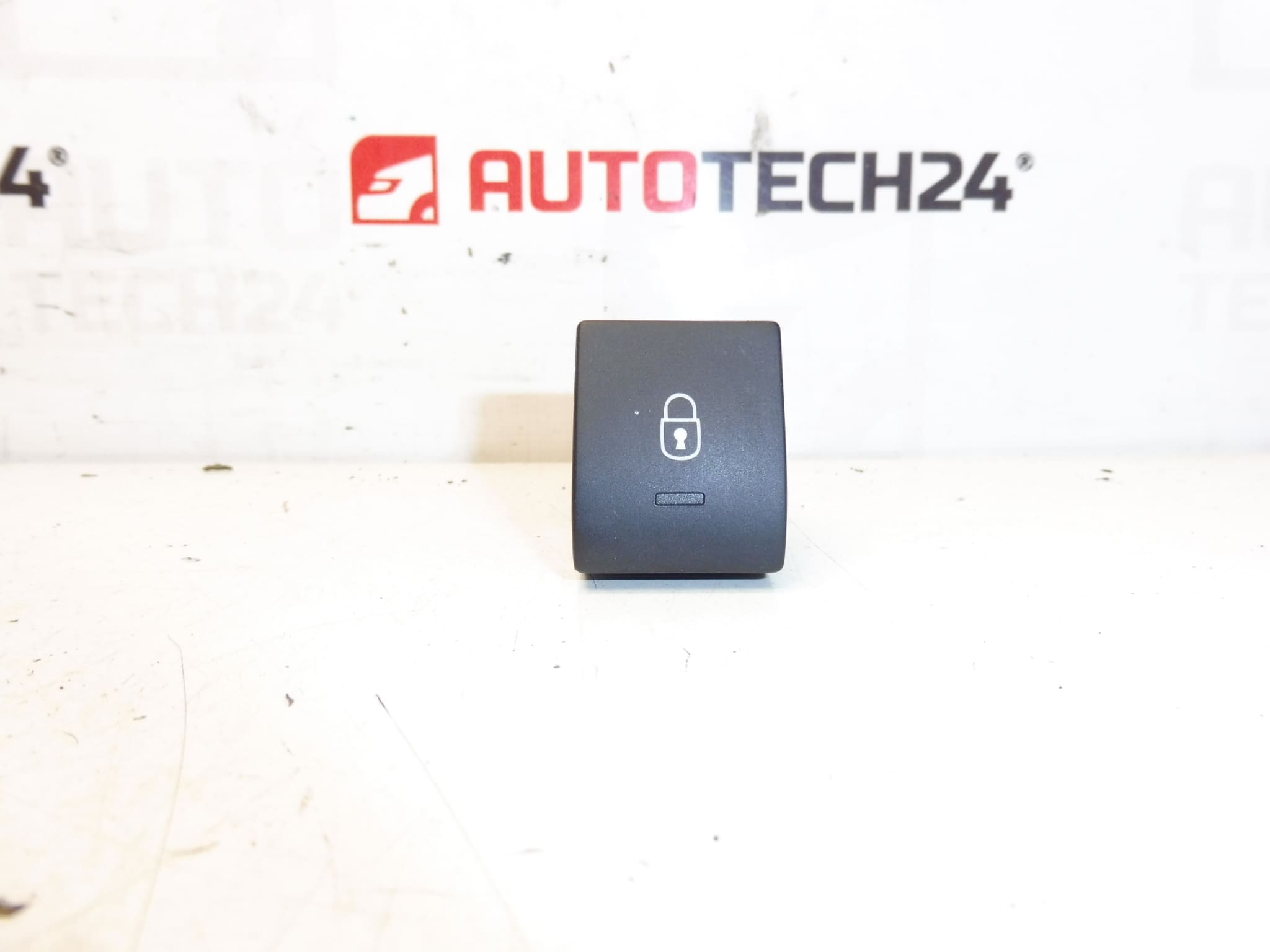 Контролер за централно заключване Peugeot 3008 5008 96652390ZD 6490Z3