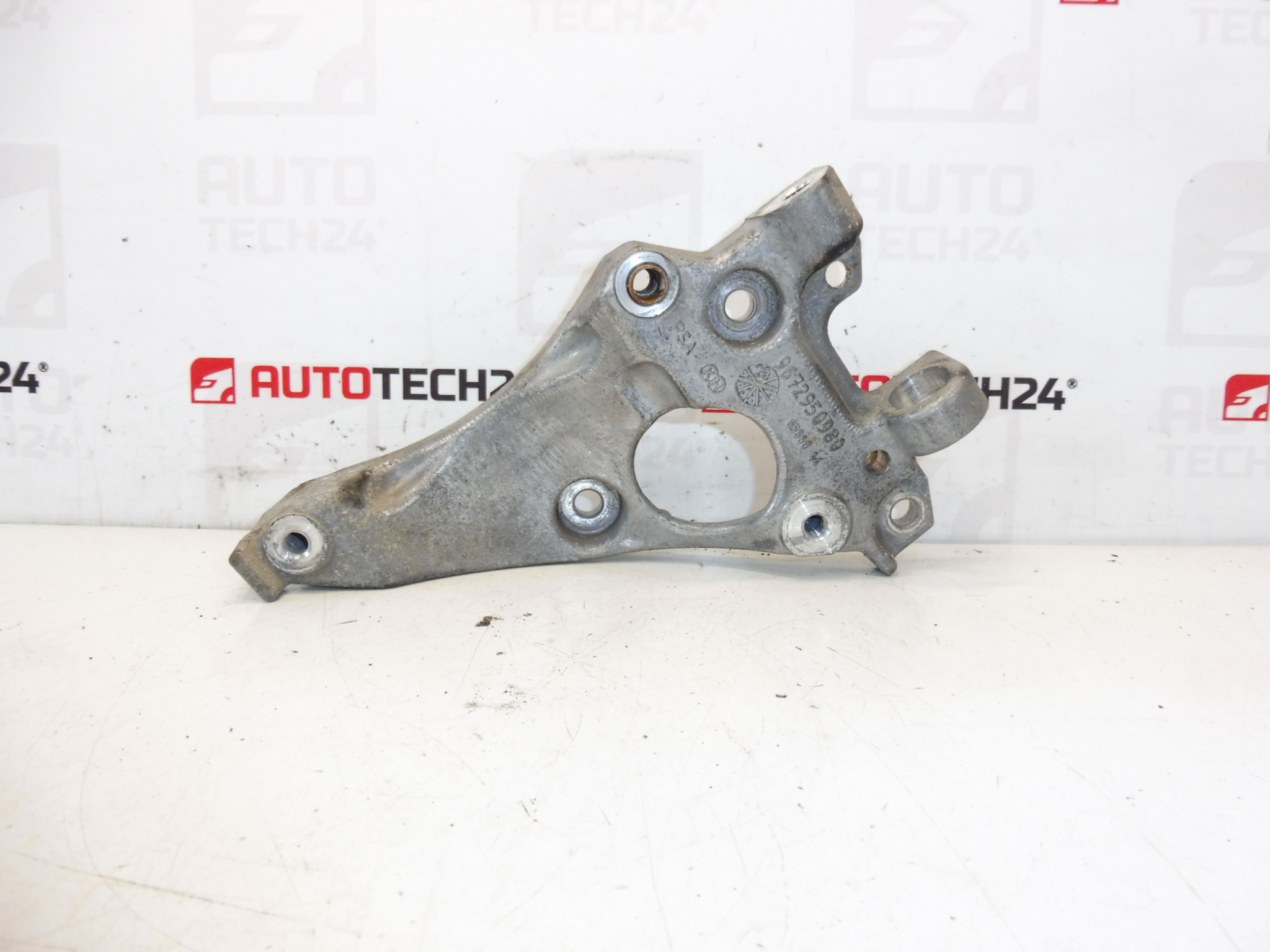 Държач на климатичен компресор Citroën Peugeot 1.6 eHDI 9672950980 6453NS