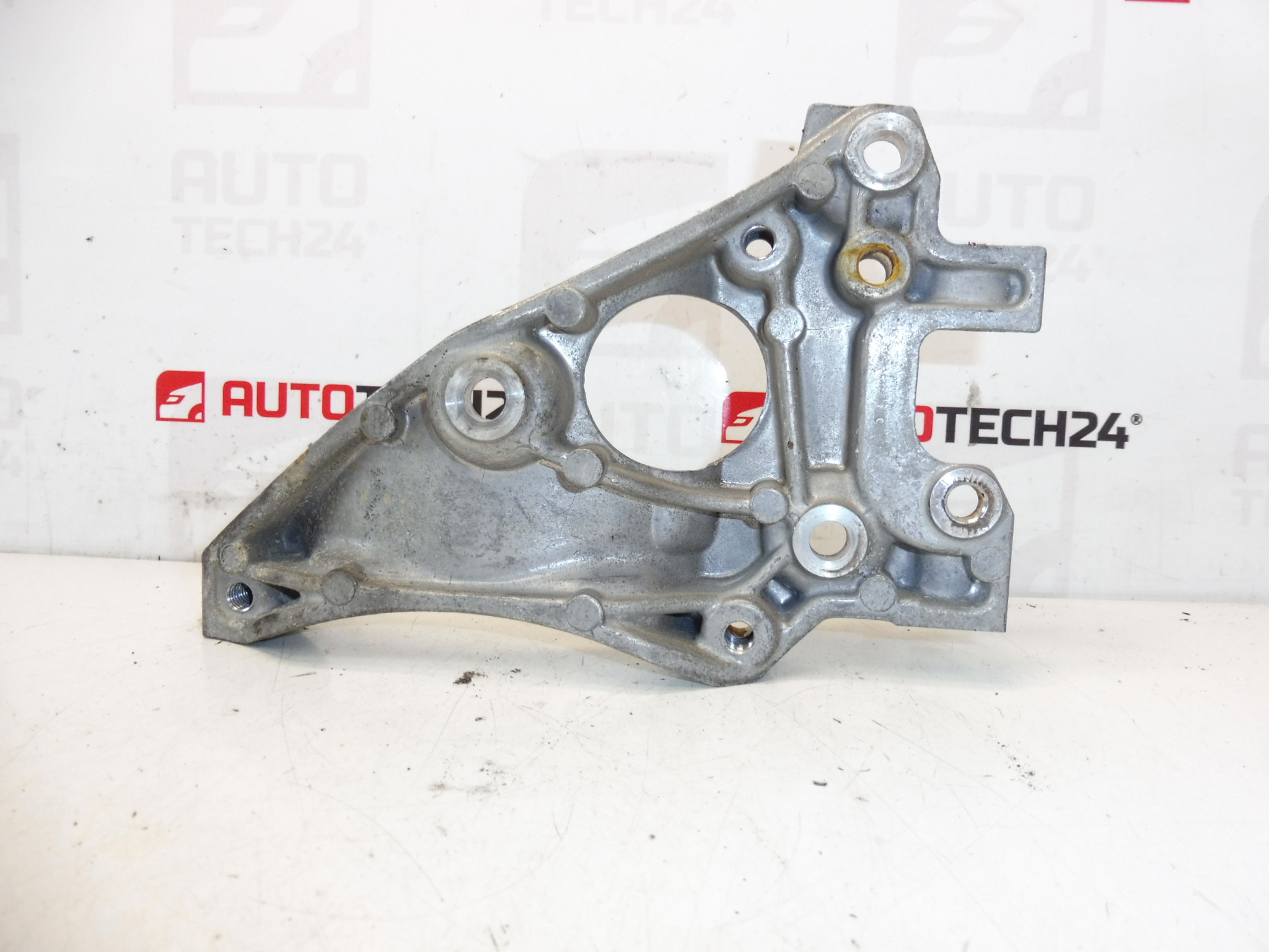 Държач на климатичен компресор Citroën Peugeot 1.6 eHDI 9672950980 6453NS