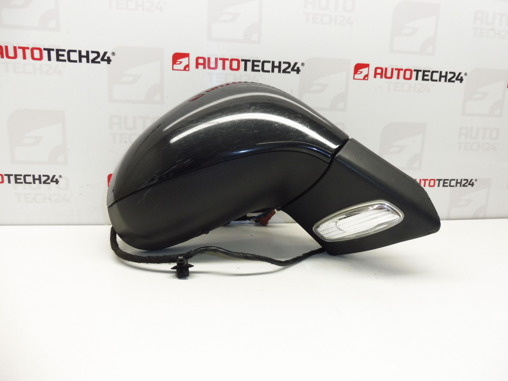 Дясно странично огледало за Пежо 207 EXLD 96806501XT 8149ZH