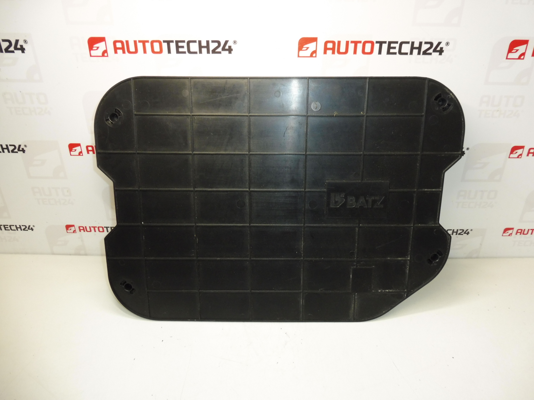 Комплект Инструменти, Крик, Ключ, Теглич За Citroën C4 PICASSO 6736A7 674418 672594 671809 671739