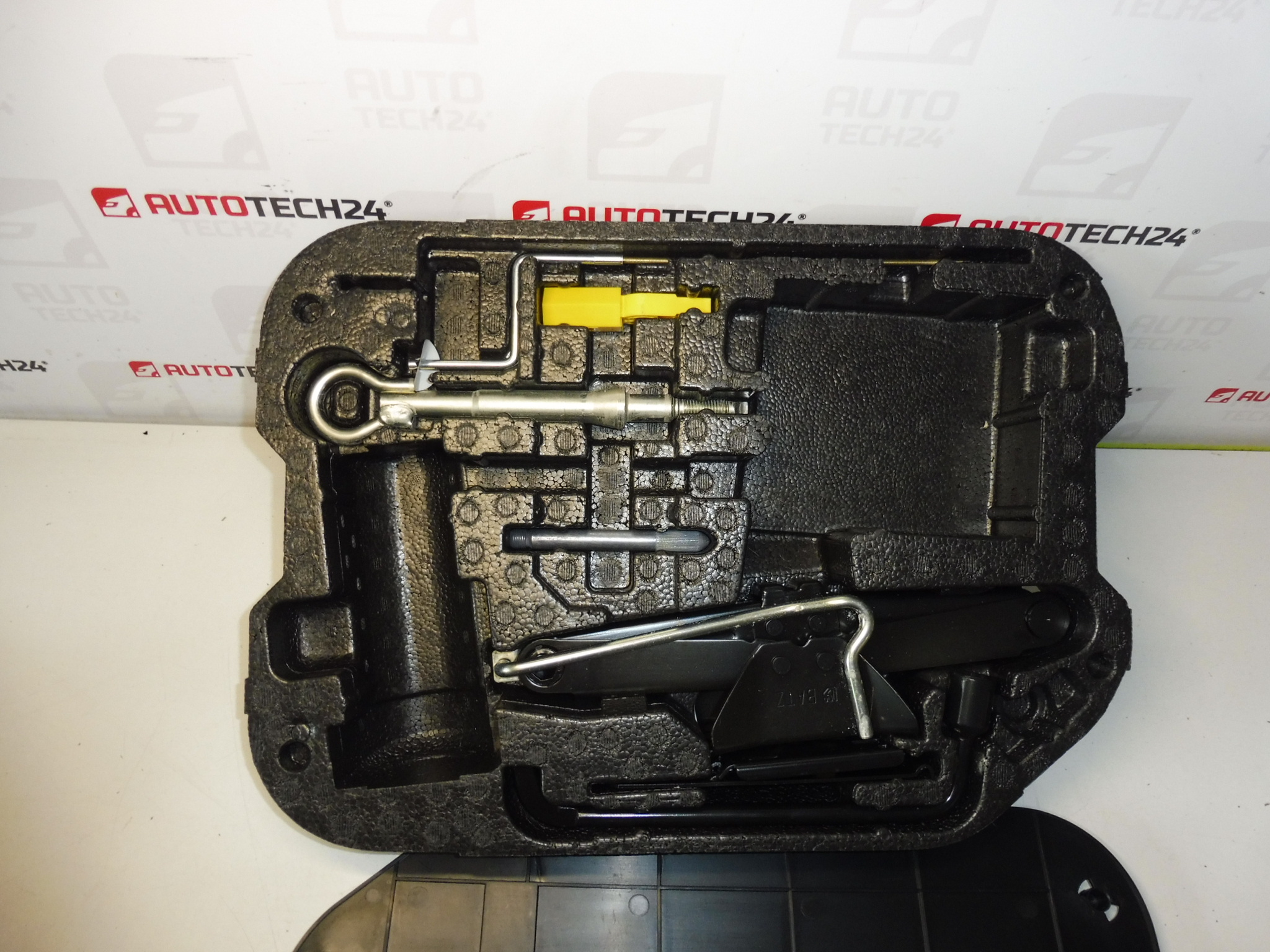 Комплект Инструменти, Крик, Ключ, Теглич За Citroën C4 PICASSO 6736A7 674418 672594 671809 671739