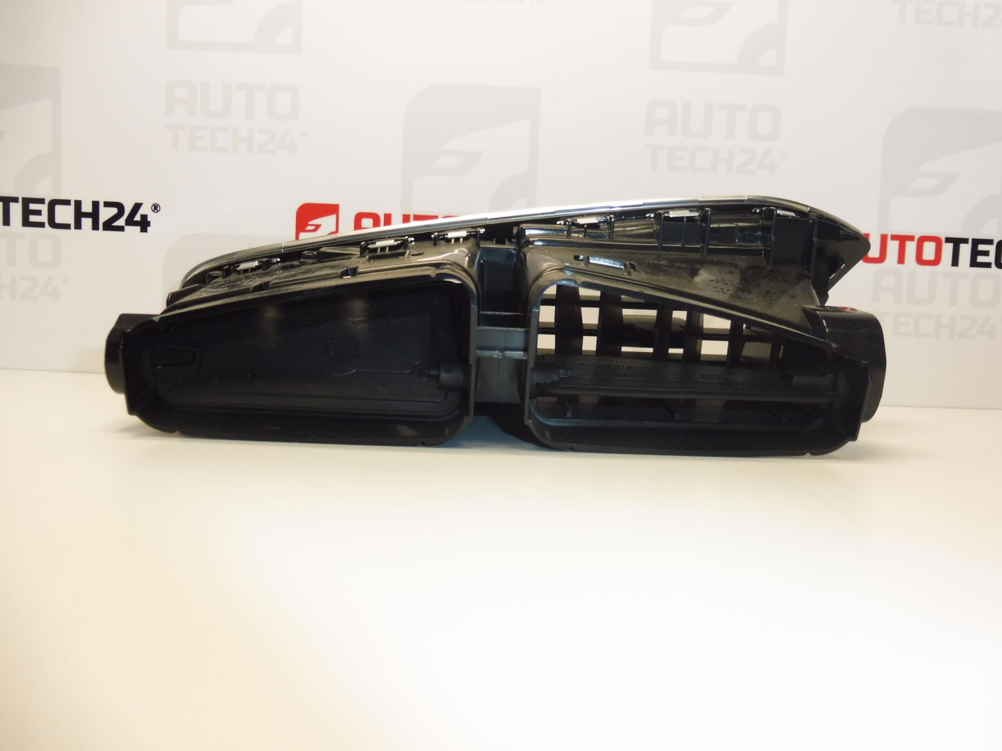Citroen C4 II B7 и DS4 Централна въздушна решетка 9676609977 8247EC - Image 2