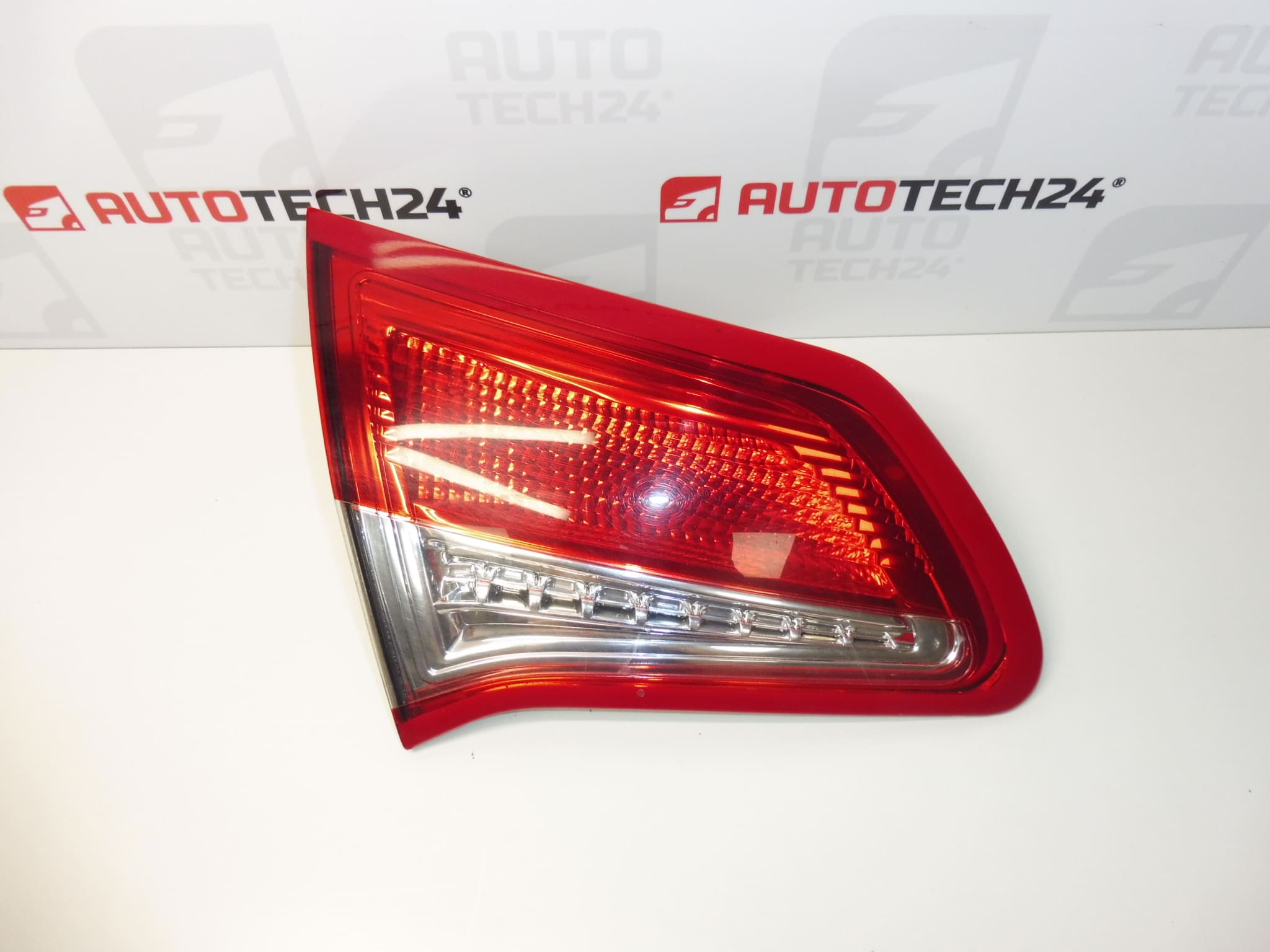 Декоративна рамка на заден ляв фар Citroën C4 II 9672155880 7453E4