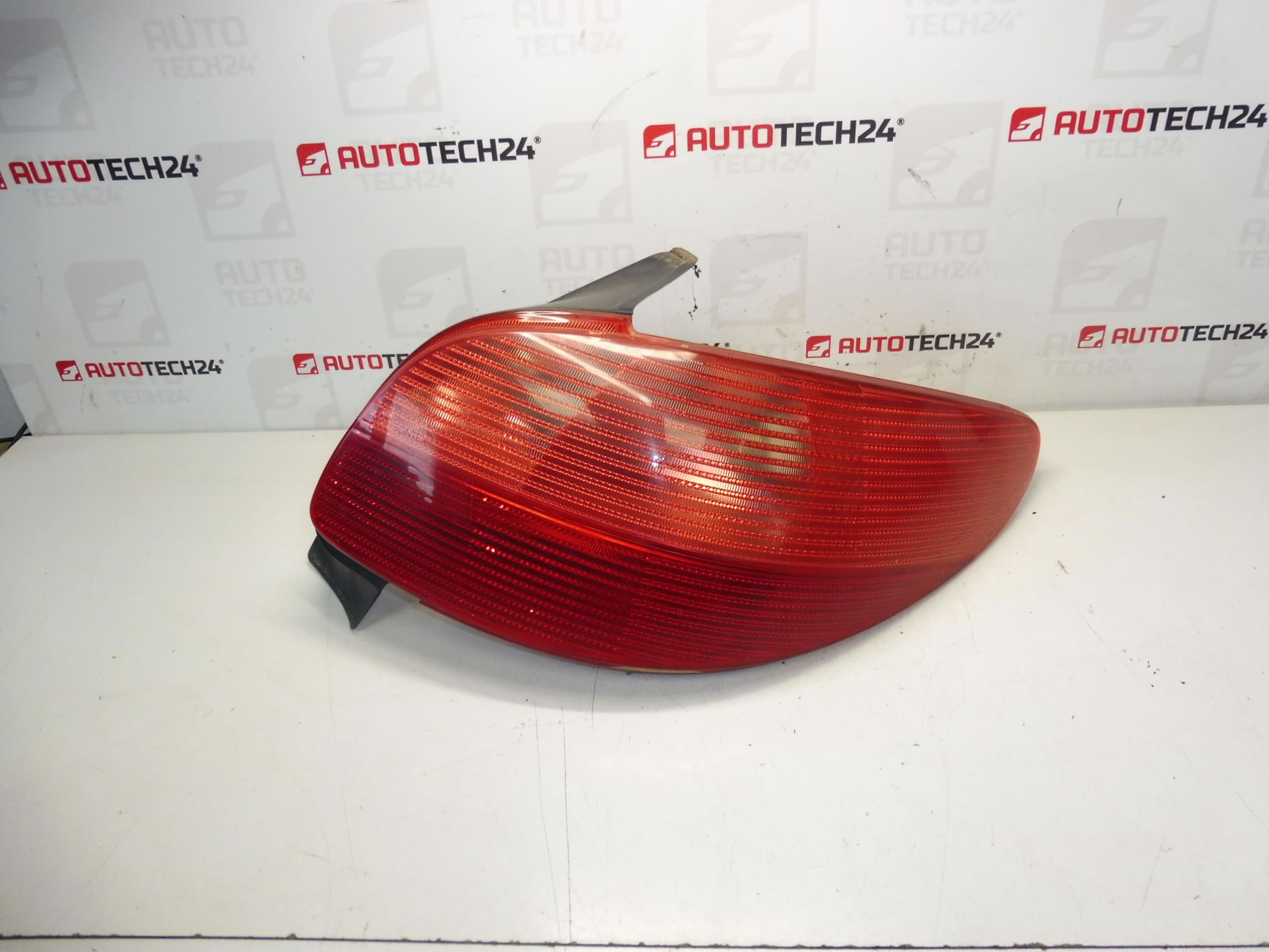 Фар заден десен Peugeot 206 до 6/2003 6351P1