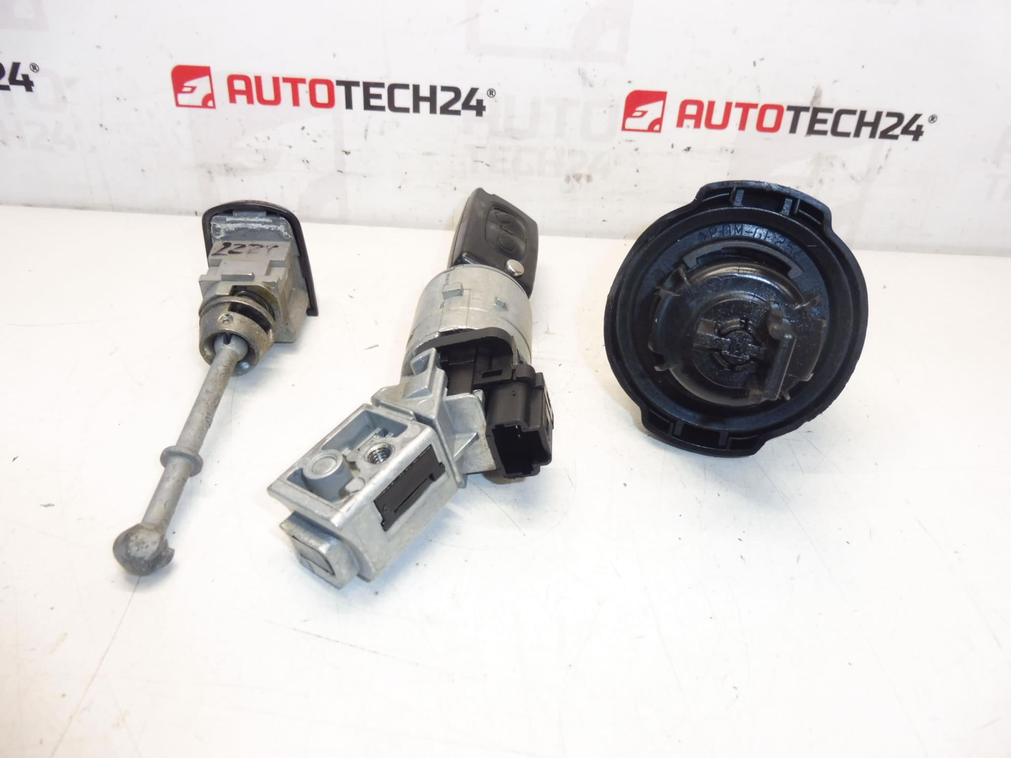 Комплект брави 2 ключа Peugeot 3008 5008 4162SX 4162KF 4162XT - Image 2