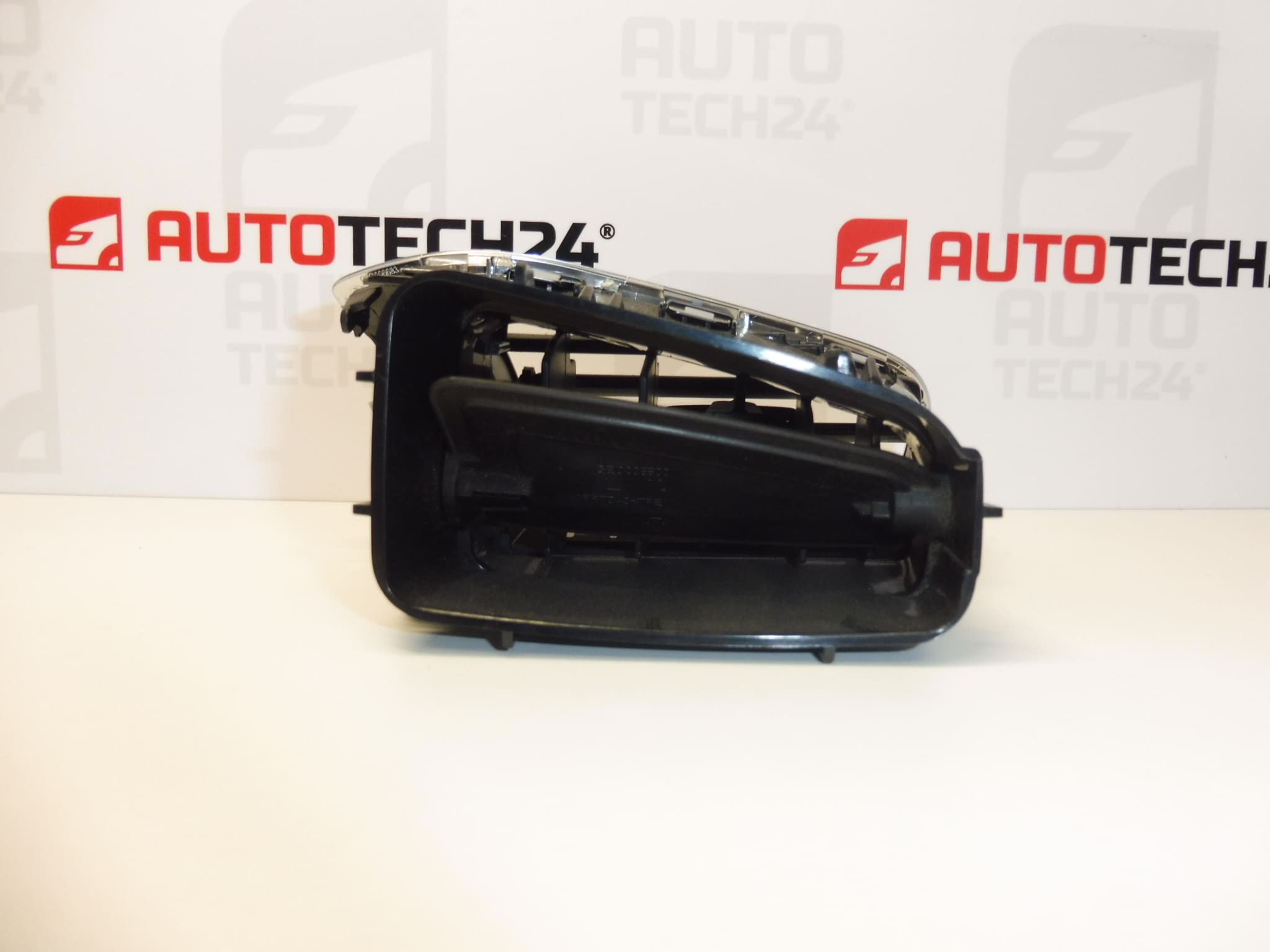 Лява вентилационна решетка Citroen C4 II B7 и DS4 9671332377 8247S2 - Image 2