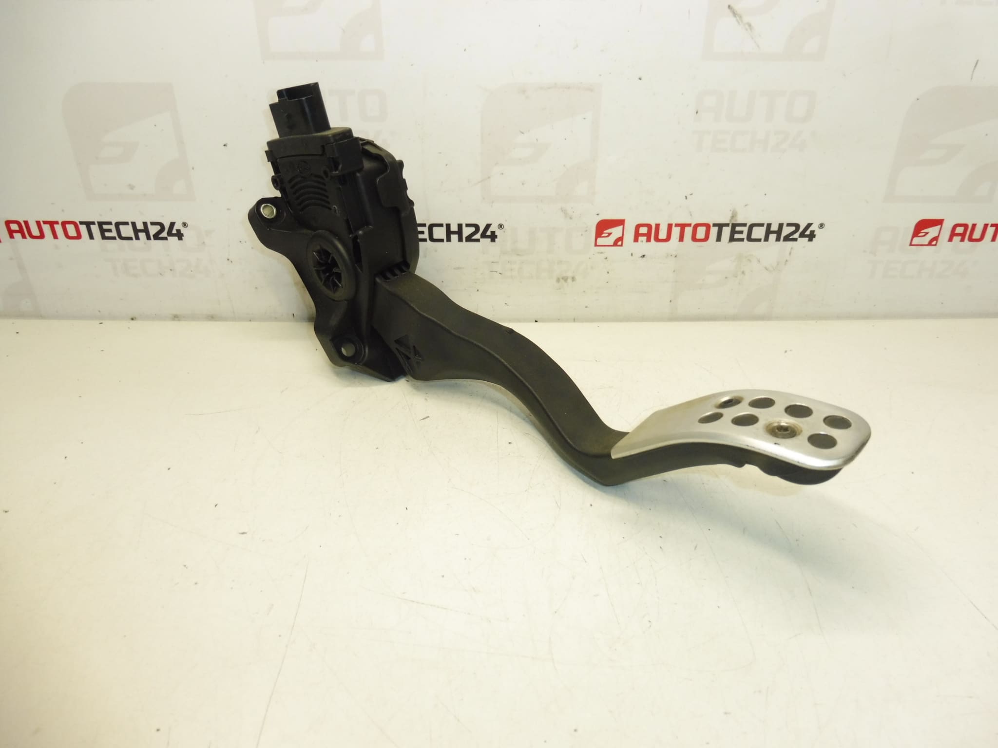 Педал за газ HELLA Citroën Peugeot 9671433880 1601CX