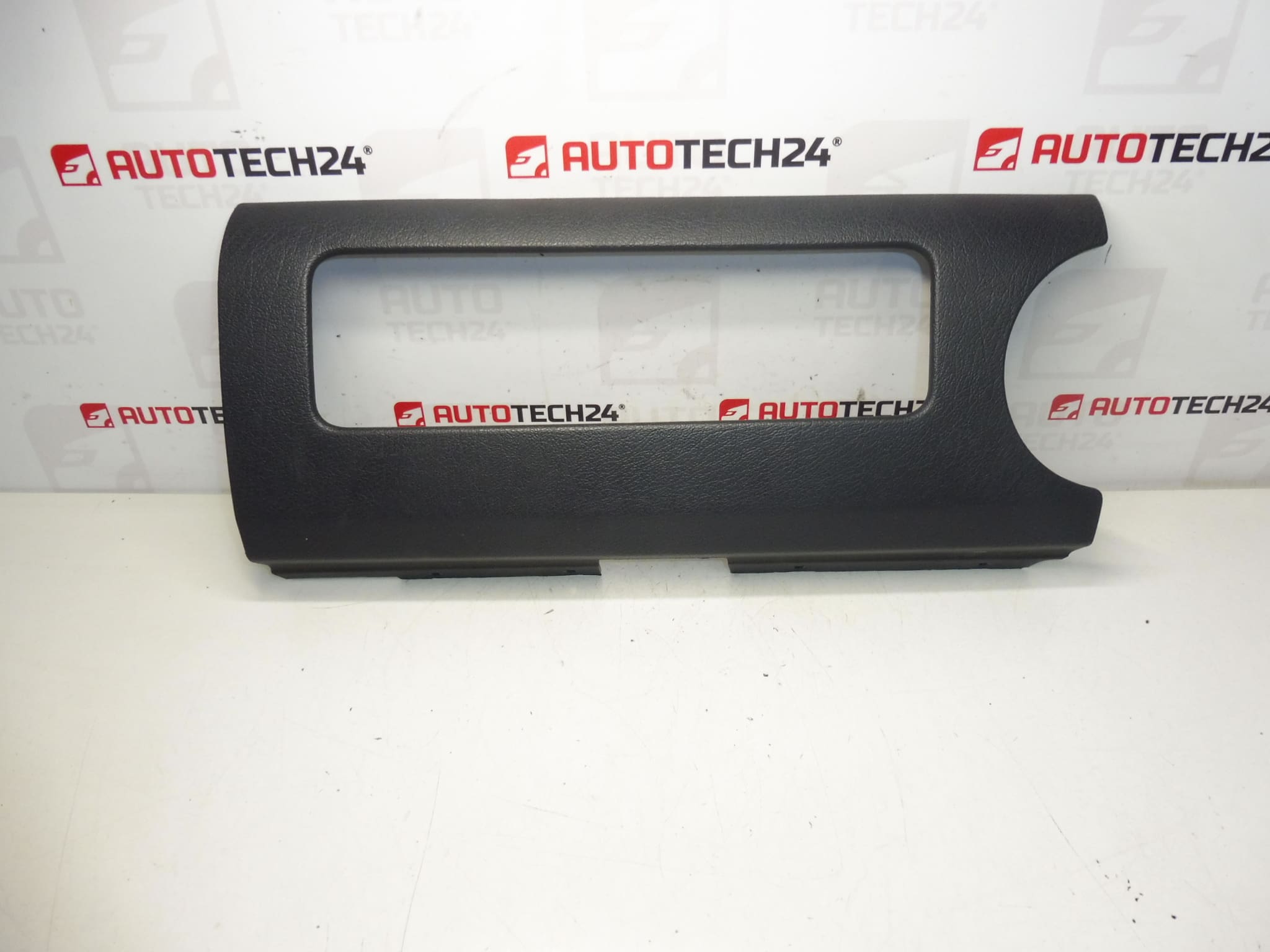 Табло Citroën Berlingo II Peugeot Partner II 9645502377 822640