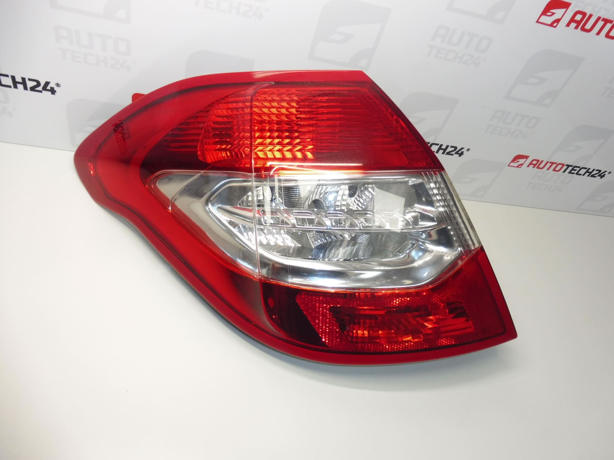 Задна лява външна светлина Citroën C4 II 9687312180 6350KS