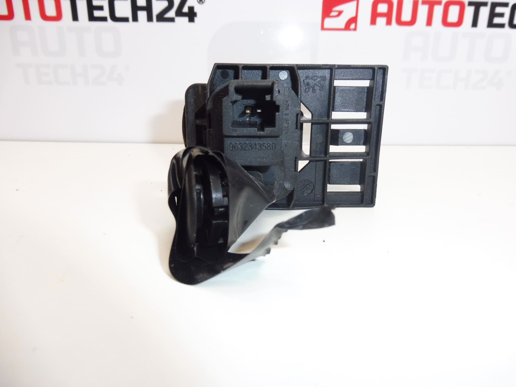 Бутон за петата врата EZWD Peugeot 307 CC 9632343580 872559 - Image 2